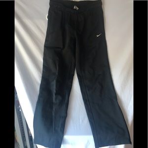 Nike therma fit women’s black joggers, M